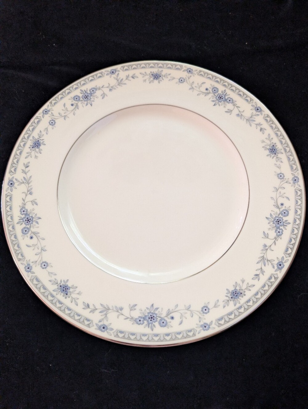 MINTON. Bellmeade Classic Floral Rim Bone China  Dinner Plate - Blue on Cream
